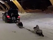 Водитель из Югры протащила людей за машиной на тросе