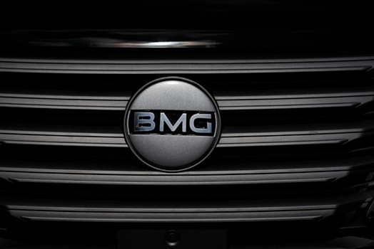 В Бресте представили два новых белорусских минивэна BMG: авто сняли на фото