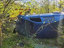 В Курске спасатели вытащили двух человек, заблокированных в автомобиле «Рено Логан»