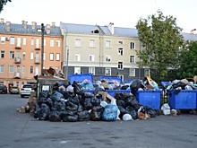 Псков погружается в мусорный апокалипсис: горы отходов растут и не вывозятся неделями