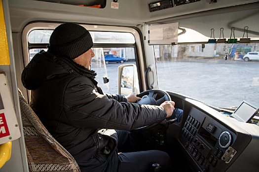 В Благовещенске ищут водителей автобусов с зарплатой до 80 тысяч рублей