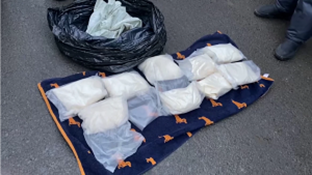 Задержанный полицейскими в Татарстане водитель вёз транзитом почти 13 кг синтетических наркотиков