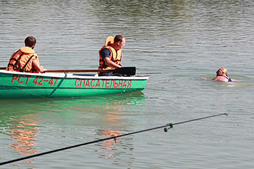 Пловчиха решила сорвать соревнования рыбаков в Ессентуках