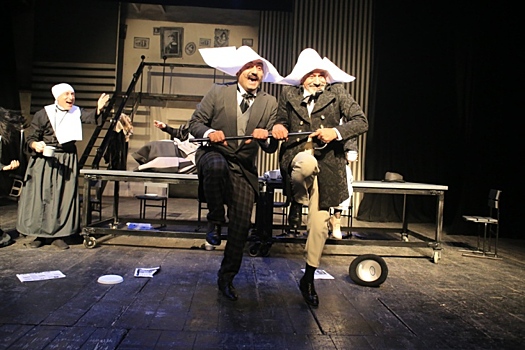 Лучший спектакль Армении о лицемерии и патриотизме привезли в Новосибирск