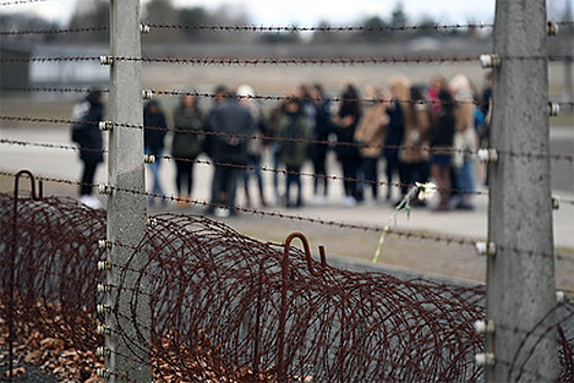 В Германии беженцев "отправили" в концлагеря