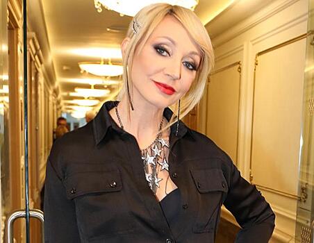 «Репетируем»: Кристина Орбакайте в двубортном жакете цвета какао запечатлелась с Сергеем Мазаевым