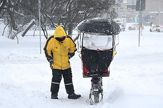 За работу в сложных условиях курьеры получают дополнительно 10-100 руб. за заказ