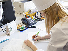 «Общий анализ крови и осмотр терапевта»: какие обследования надо пройти перед вакцинацией от COVID-19?