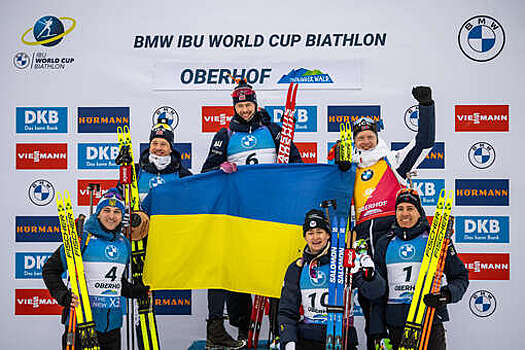 Братья Бё и Легрейд вышли с флагом Украины на церемонию награждения на этапе КМ