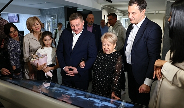 Александра Пахмутова посетила в волгоградском музее выставку в свою честь
