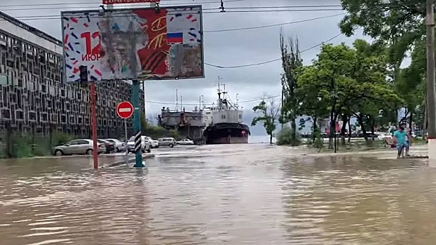 Глава Крыма осмотрел затопленные улицы Керчи