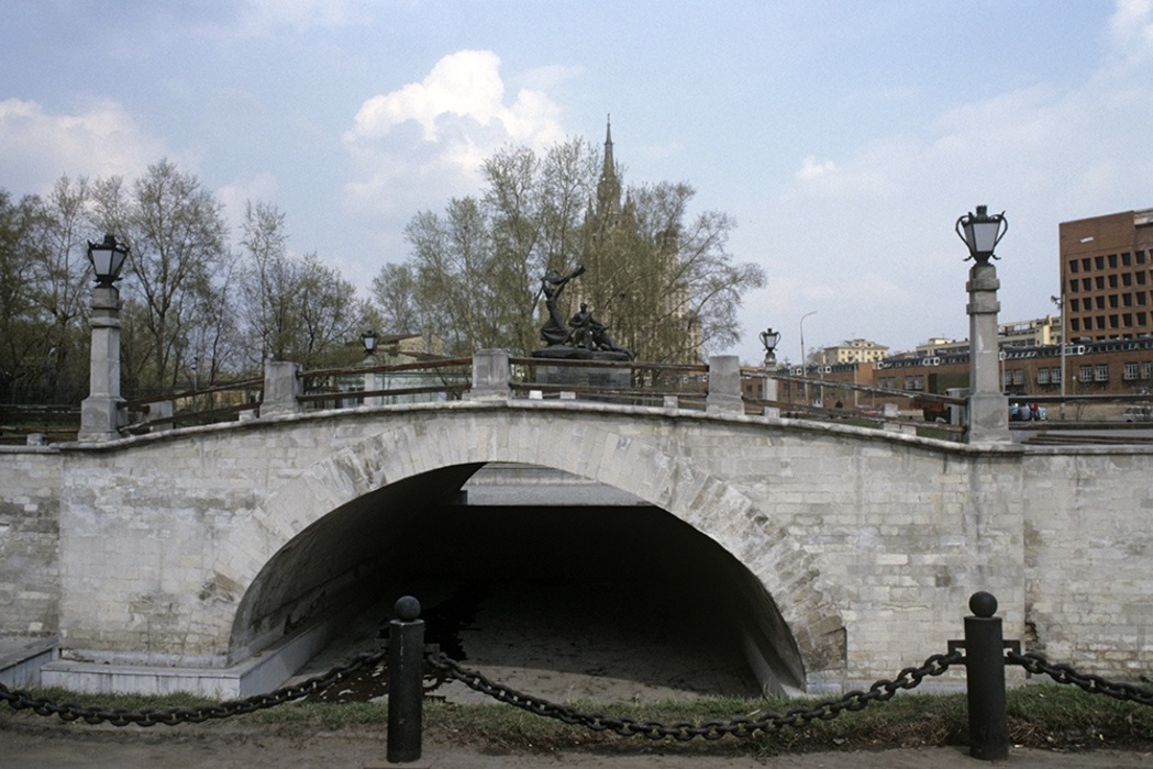 Горбатый мост на карте. Горбатый мост черняховск. Дамба кронштадт горбатый мост. Мост 1905 года в москве. Горбатый мост казань.