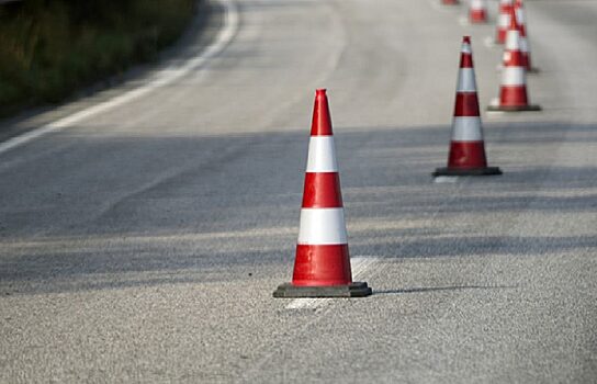 Екатеринбургским водителям с утра пришлось проходить змейку у цирка