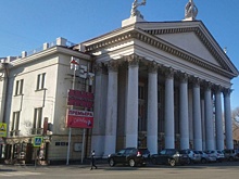 В главный театр Волгограда пришли из ОБЭП