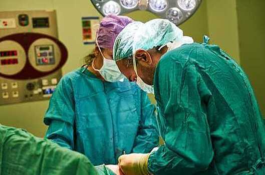 Кемеровские хирурги уникальной операцией спасли алтайского мальчика от голодной смерти
