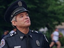 Полицейский едва не оставил нижнее белье на заборе