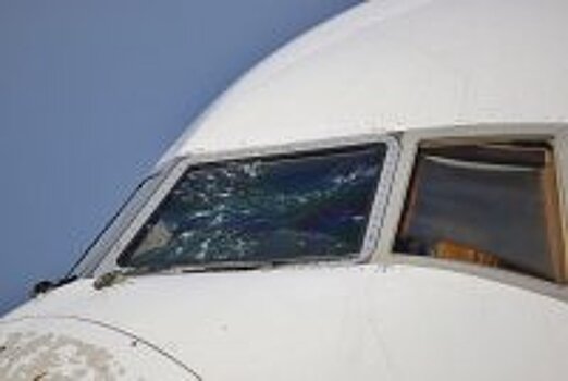 Самолет B773 Emirates поврежден градом во время рейса EK-205