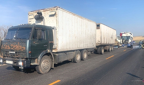 На трассе Волгоград – Москва столкнулись два большегруза