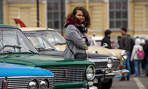 «Нищающие» россияне скупают автомобили