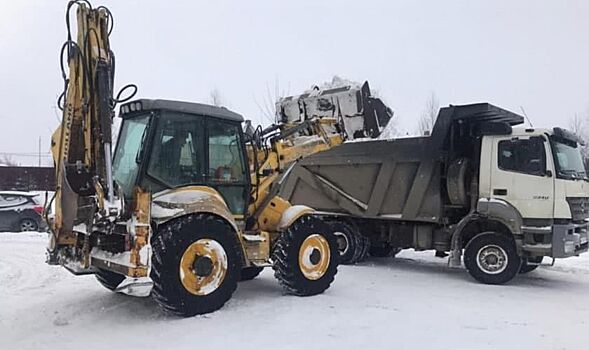 В Красногорске дорожные и коммунальные службы расчищают улицы после снегопада