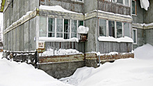 В аварийной двухэтажке в Ноябрьске самозаселенцы заняли пустые квартиры
