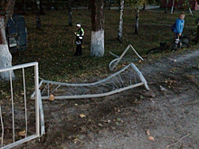 В Спас-Клепиках микроавтобус протаранил школьный забор