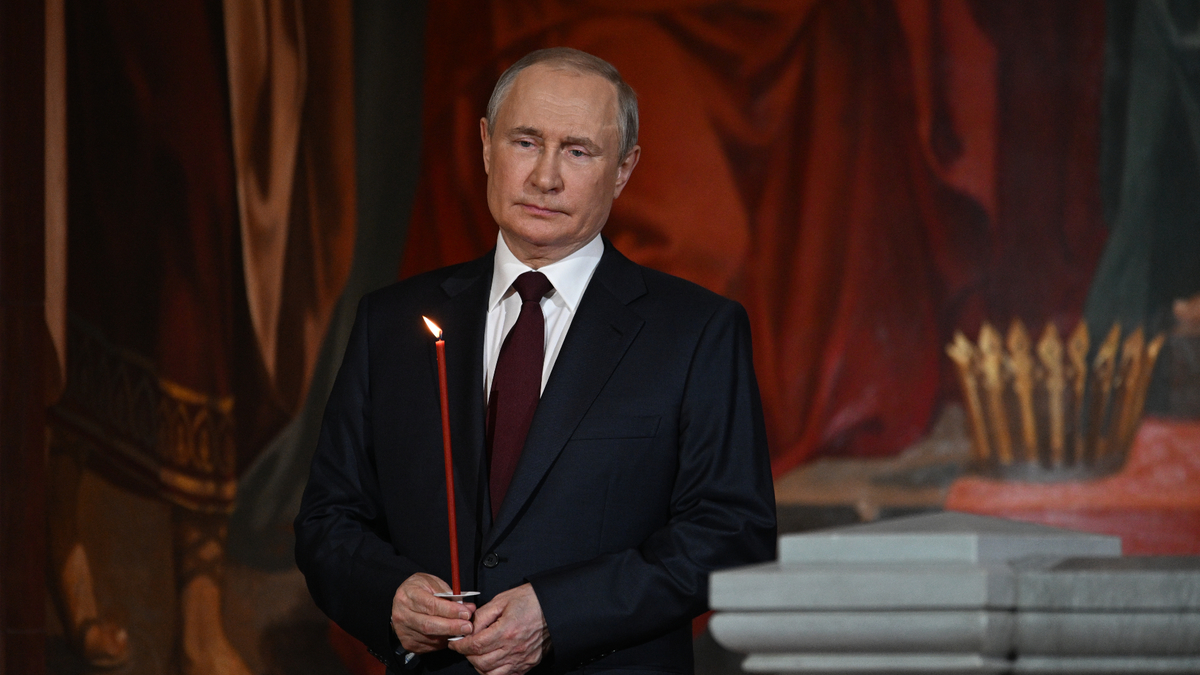 Путин поставил свечу за упокой жертв теракта в «Крокусе»