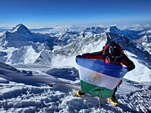«Останется в истории республики»: флаг Башкирии подняли на вершину Эвереста