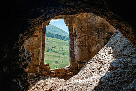 Археологи датировали загадочный круглый дом в горах Шотландии