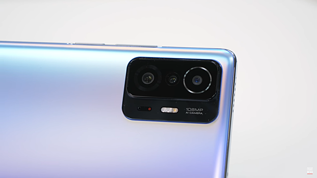 10 необычных оформлений камер в современных смартфонах