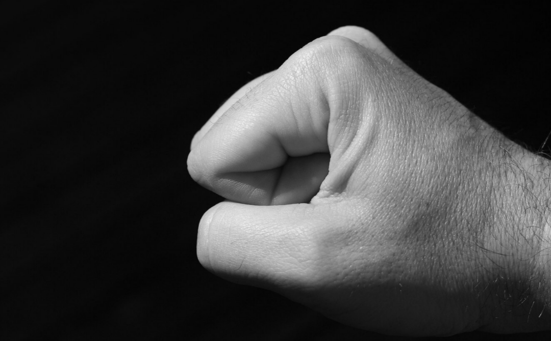 СМИ: Российского самбиста обвинили в избиении сотрудницы ночного клуба. Всё из-за незакрытого счёта