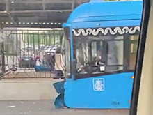Последствия ДТП с въехавшим в остановку автобусом в Подмосковье попали на видео