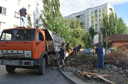 Астраханские власти жалуются на горожан, создающих у домов свалки