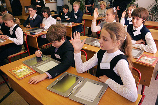 Путин поручил создать «электронную школу»