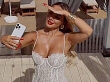 Анна Седокова вышла в свет в прозрачном платье