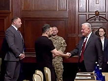 Зеленский вновь проигнорировал деловой стиль на встрече в США