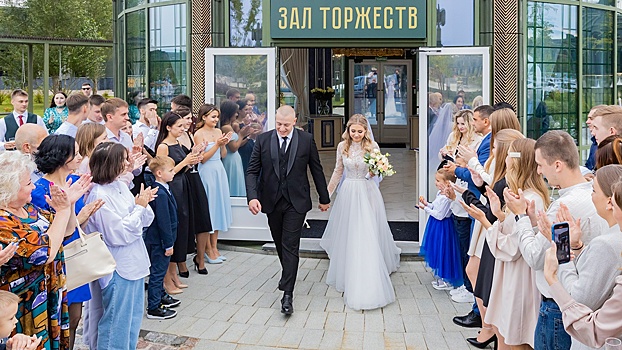 Почти 180 пар зарегистрировали за год в Зале торжеств храма ВС РФ