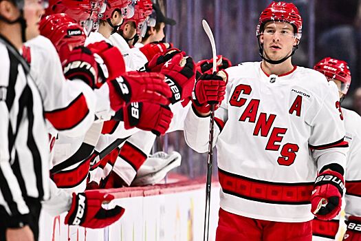 Хет-трик Свечникова принёс «Каролине» выездную победу над «Нью-Джерси» в НХЛ