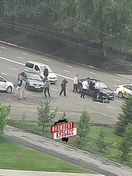 Машина сбила пешехода на оживленном кемеровском проспекте