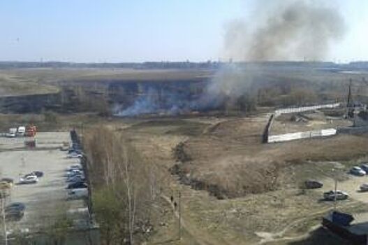 За «Зельгросом» вновь полыхает поле