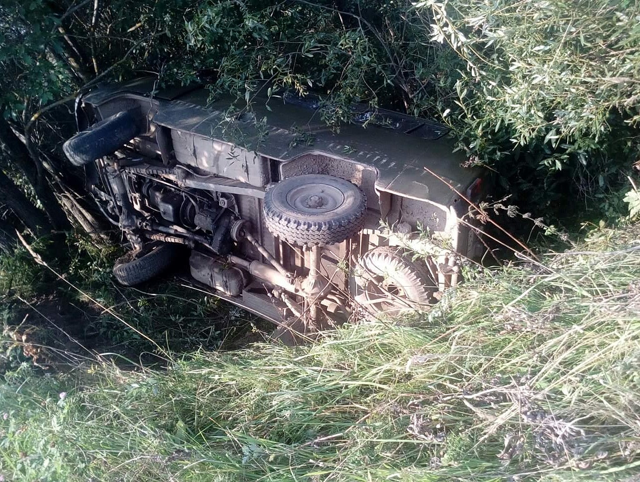 В Тверской области перевернулась машина, пострадал водитель