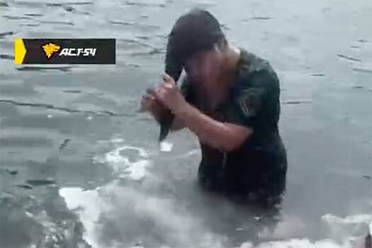 В России цыгане помылись с шампунем в городском фонтане и попали на видео