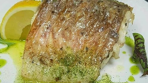 Минтай с морковью в сливочно-горчичном соусе на сковороде