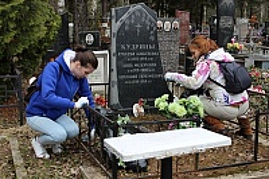 В Зеленограде добровольцы привели в порядок заброшенные могилы ветеранов