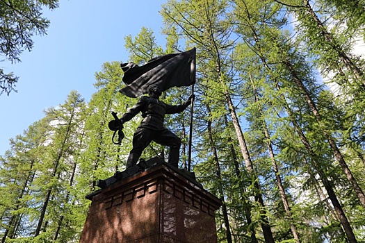 В Уфе открыли памятник земляку, водрузившему Красное знамя над Рейхстагом