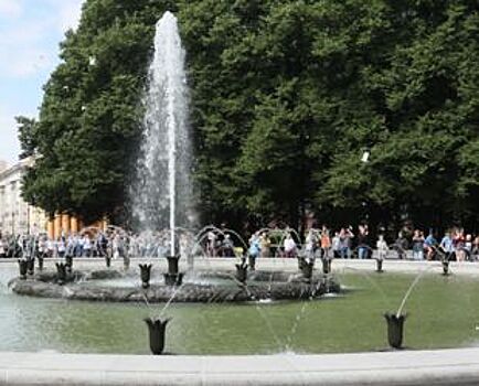 В Московском парке Победы в Санкт-Петербурге после капитального ремонта открылся фонтан «Слава»