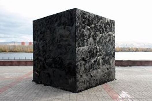 В Красноярске установили памятник кубику сахара