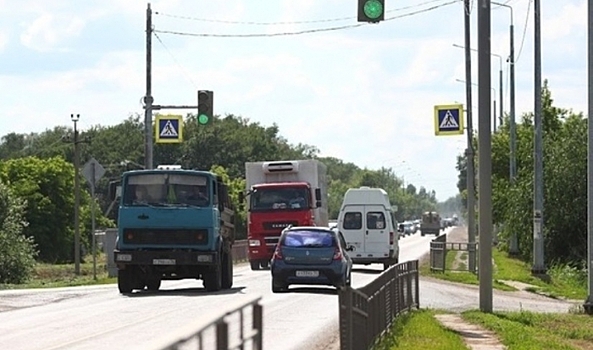 Четыре столкнувшиеся машины собрали огромную пробку под Волгоградом