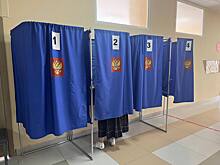 В гимназии №63 куряне голосуют на четырех избирательных участках