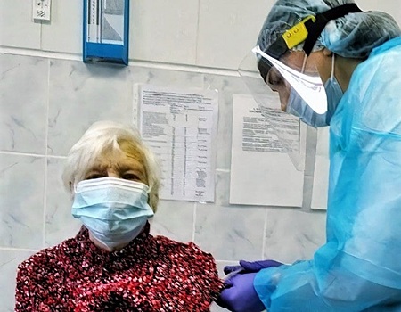 102-летняя жительница Калининградской области прошла полную вакцинацию «Спутником V»